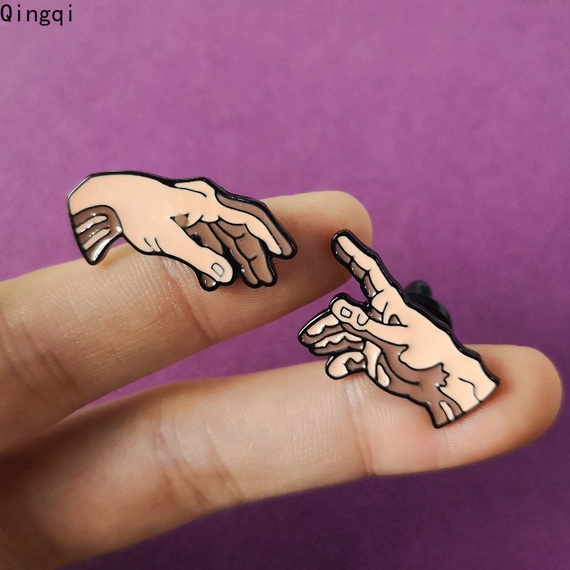 Bros Pin Enamel Bentuk Tangan Memegang Gestur Kartun Bahan Alloy Untuk Pasangan