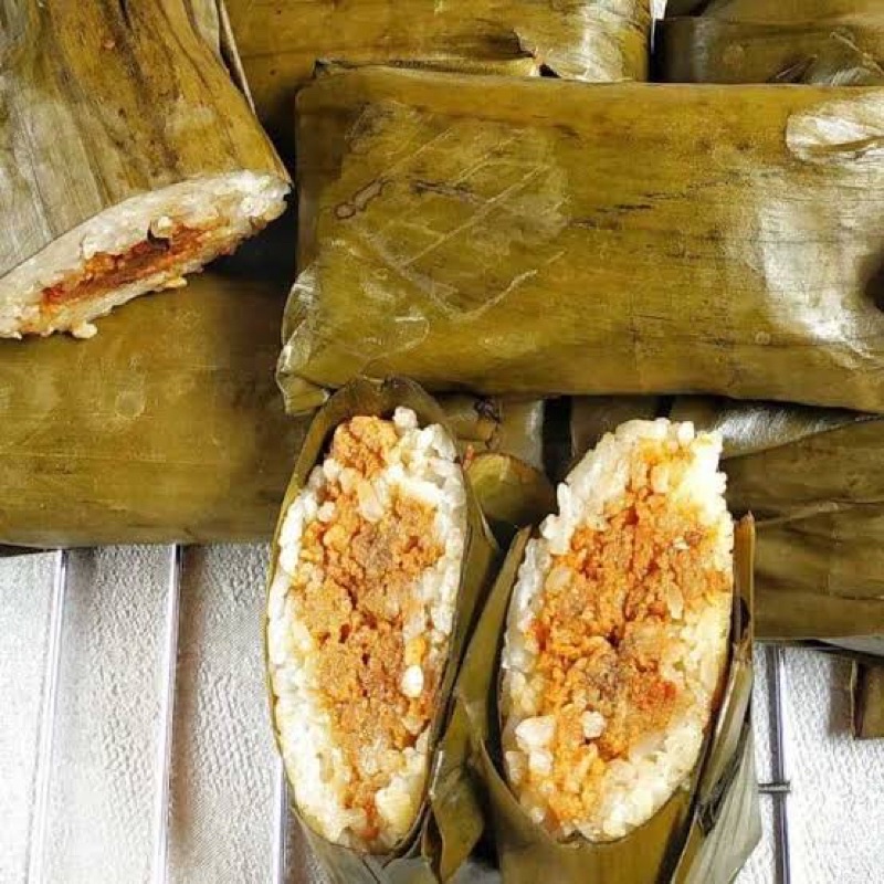 

lontong isi oncom pedas