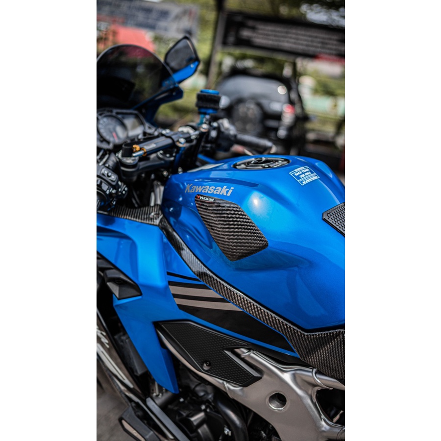 VULKAN CARBON TANK SLIDER KAWASAKI ZX25R