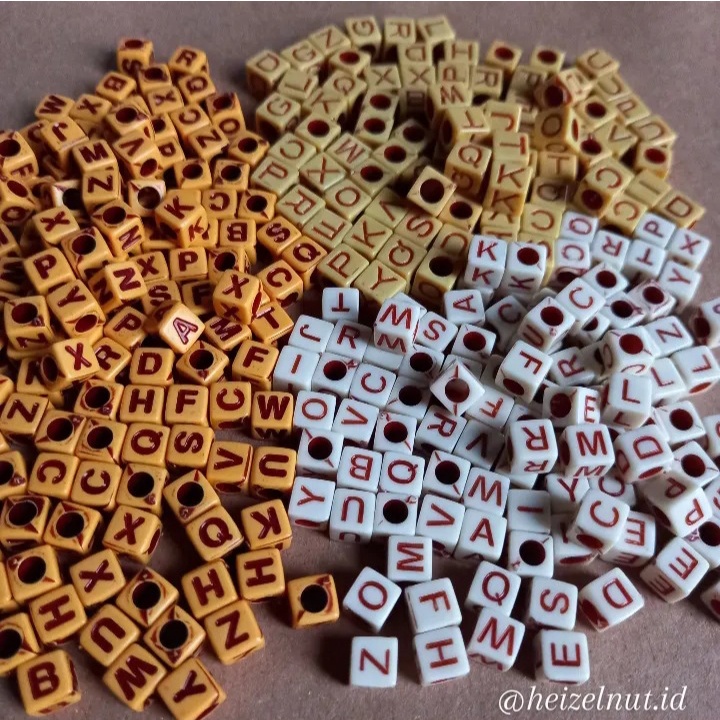 (A-P) Harga per pcs manik monte mote huruf kotak dadu warna cokelat coklat warna krem cream putih 5m