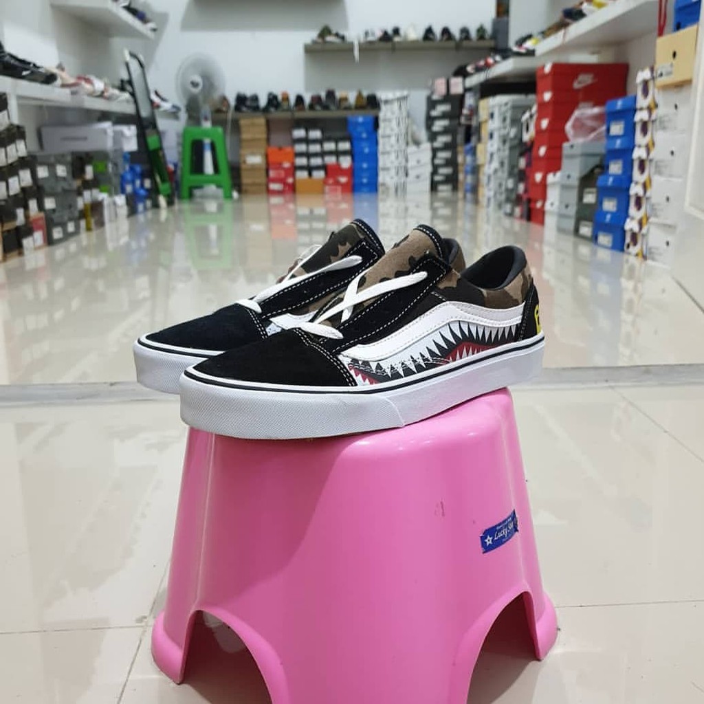 Sepatu Sneakers Pria Wanita Vans Oldskool Bape Shark WGM
