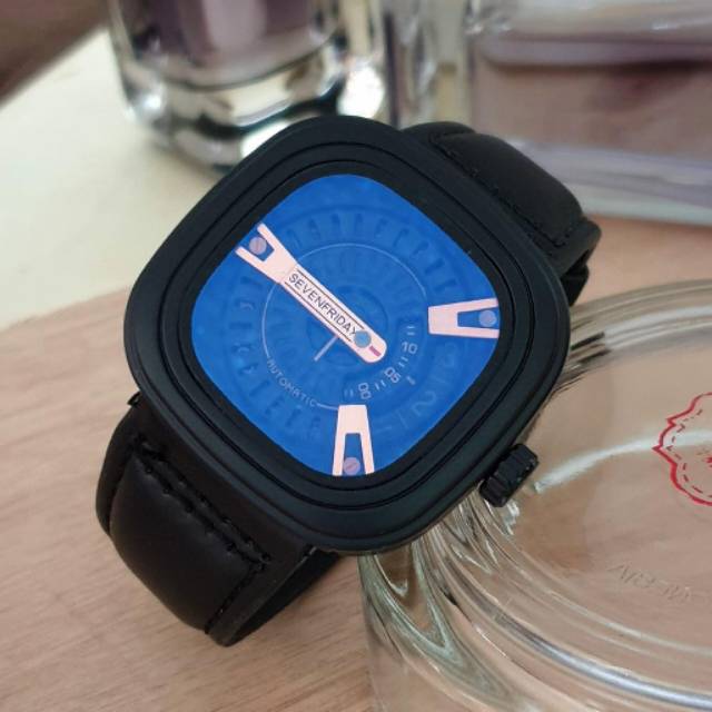 Jam tangan pria sevenfriday