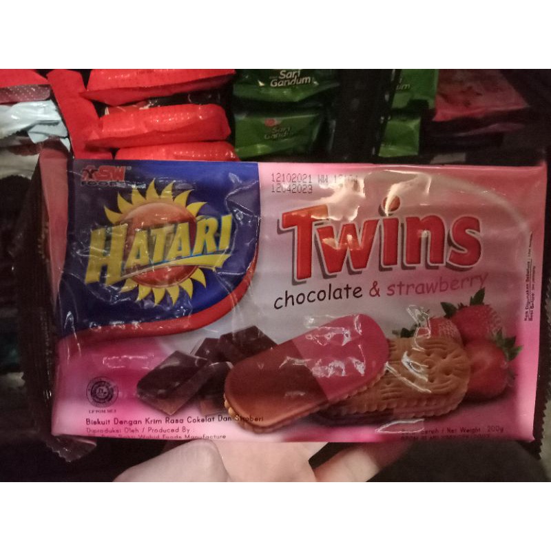 

HATARI Twins Biskuit Rasa Cokelat dan stroberi 200gr