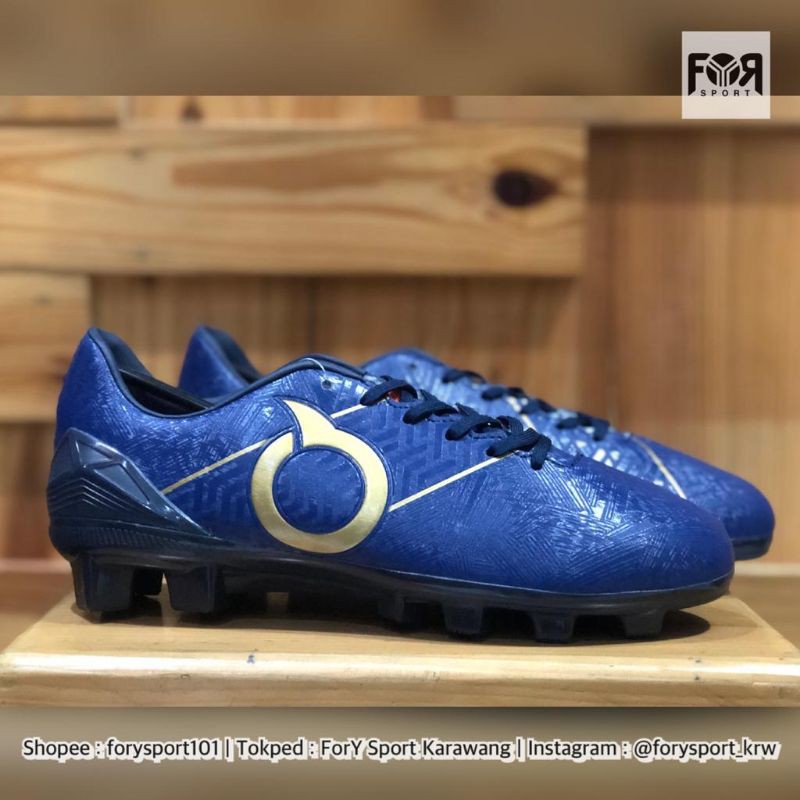 SEPATU SEPAK BOLA ORTUSEIGHT SPRING '21 SABRE FG - DEEP BLUE/GOLD