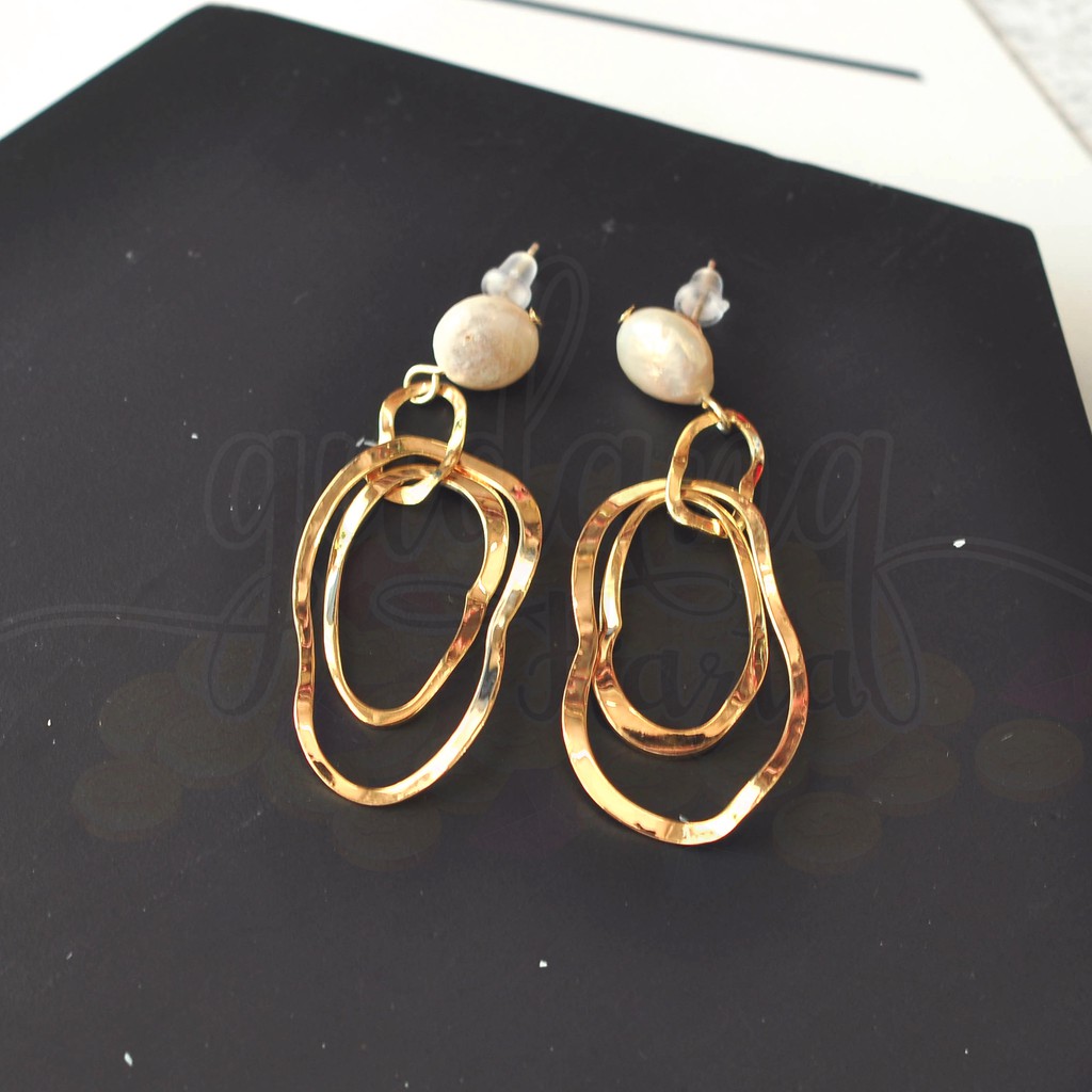 Anting Stud Panjang Pearl and Abstract Gold GH 203252