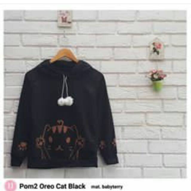 

Pom pom oreo cat black