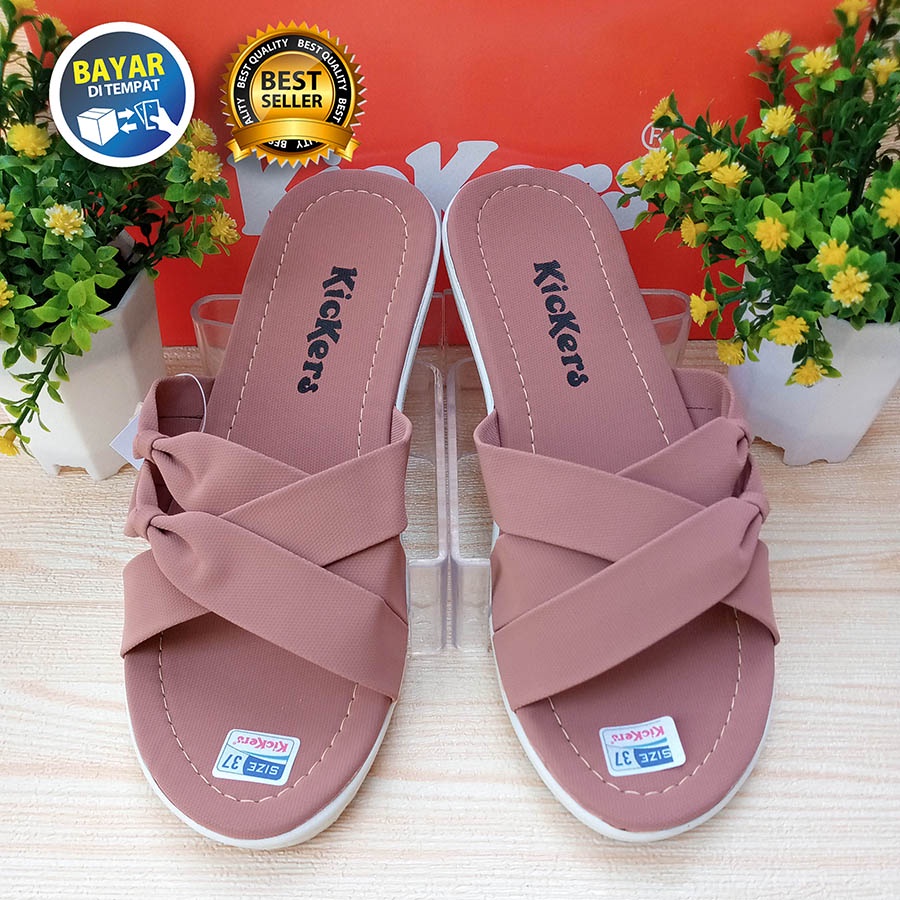 PROMO 4.4 MEGA SALE !! SANDAL WANITA DEWASA SLOP KICKERS SALEM EMPUK NYAMAN DIPAKAI / SANDAL REMAJA SLOP PITA  KICKERS / SAKIPO-Salem
