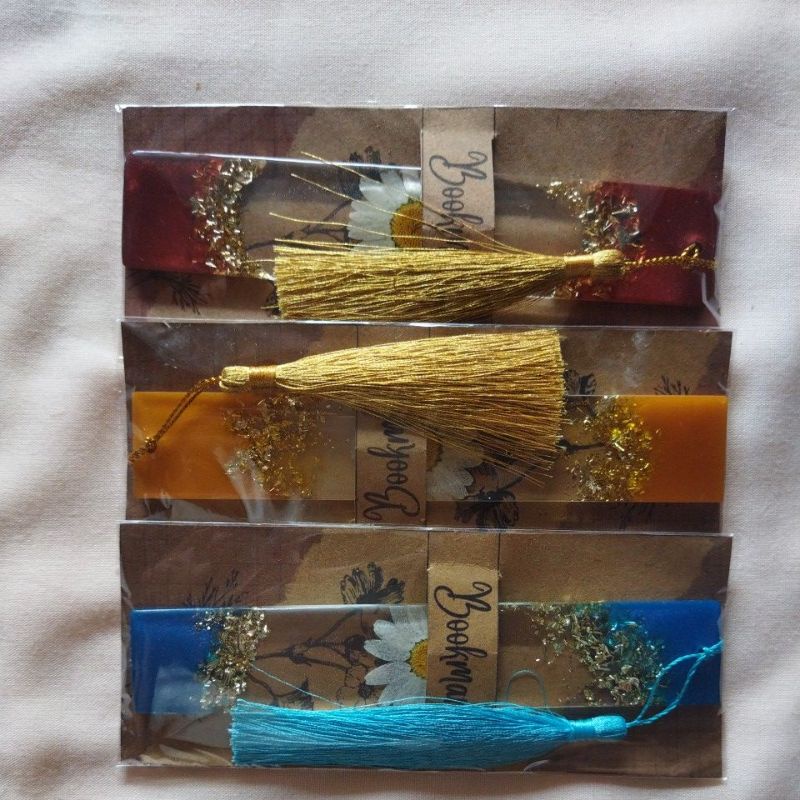 

Bookmark/ Pembatas buku