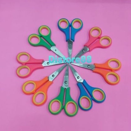

Gunting Warna Kecil Merek Amanda P-120 (1pcs)