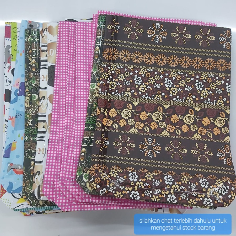 BUNGKUS KERTAS KADO JADI MOTIF SIZE 30X23 BINGKISAN KEMASAN