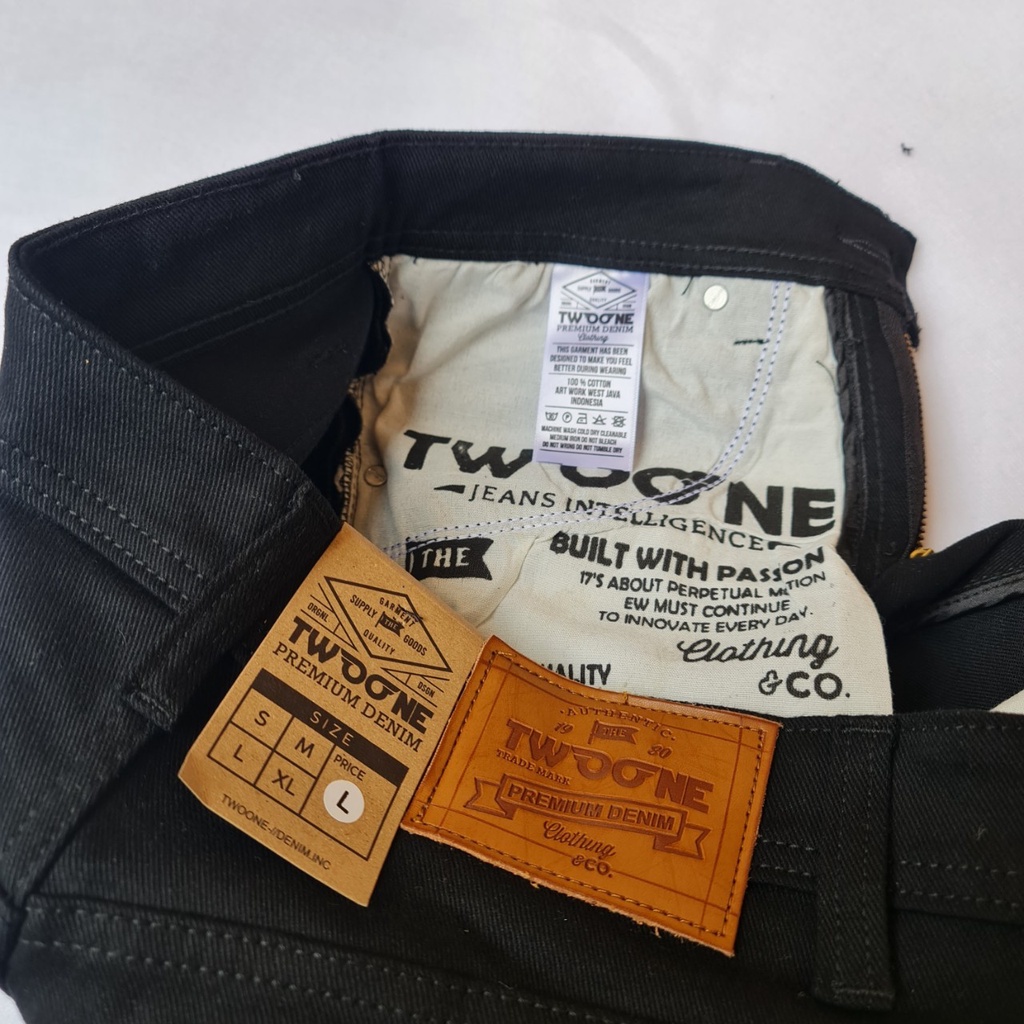 TWO ONE Celana Jeans Panjang Pria Slim Fit Denim Stretch Hitam Pekat