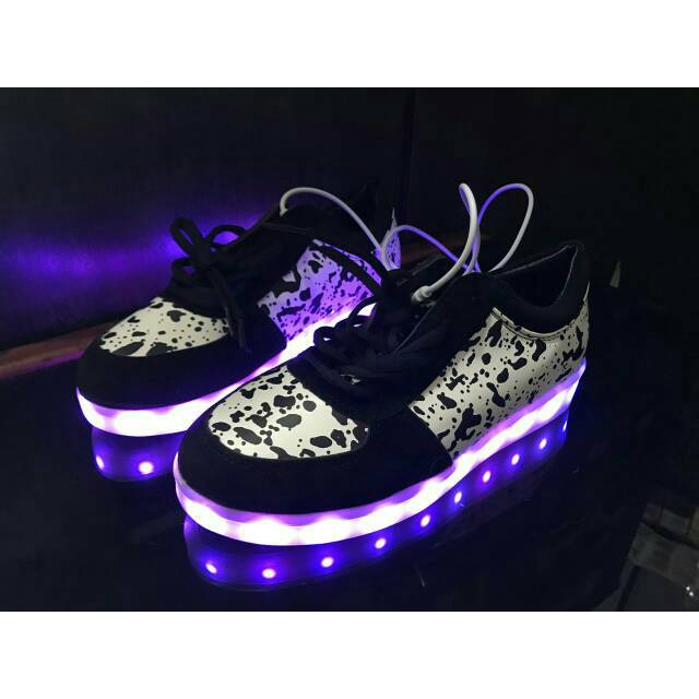 LED SHOES  UNISEX MOTIF LORENG PUTIH - SEPATU LED DEWASA BATIK - SNEAKERS SLIP ON LAMPU MURAH