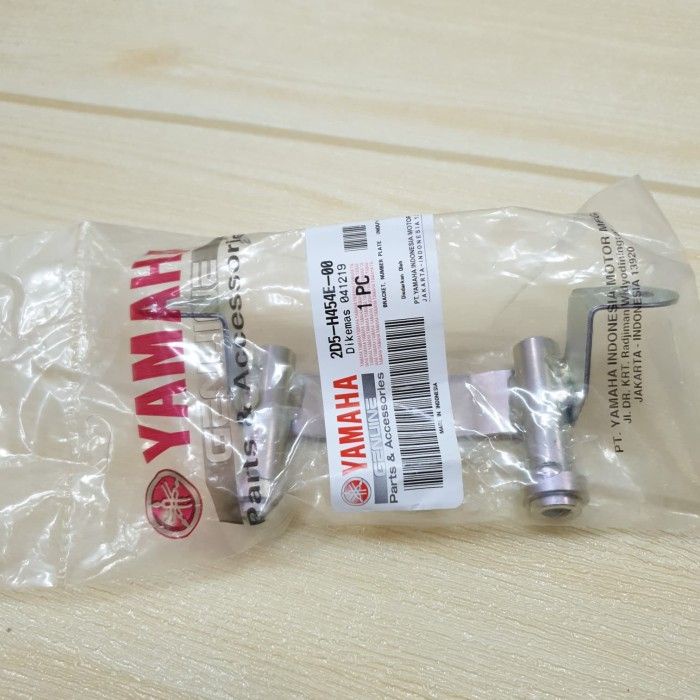 BRACKET BREKET BESI DUDUKAN PLAT NOMOR DEPAN NOUVO Z 2D5-H454E-00
