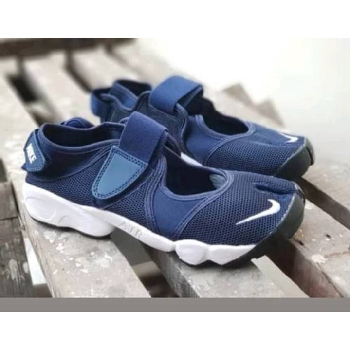 nike tanjun grey black