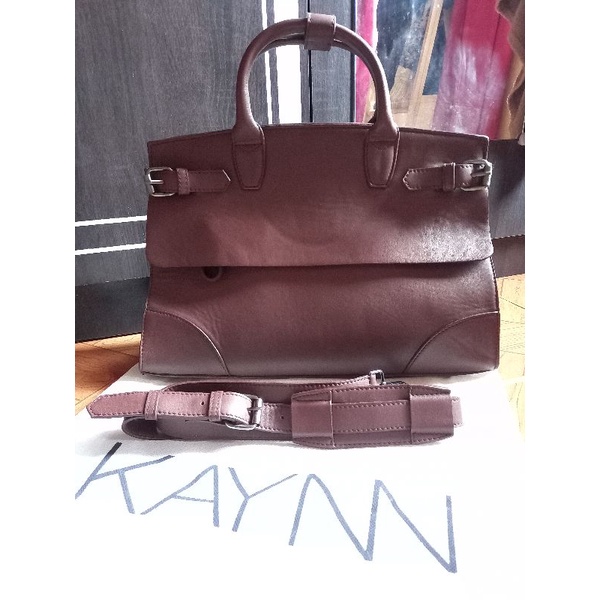 Maia sling bag medium by Kaynn