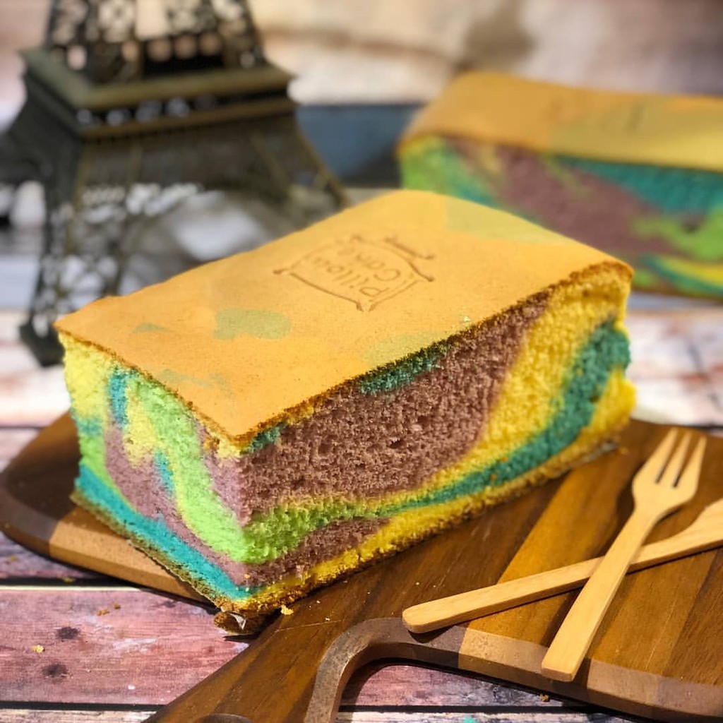 

PILLOW CAKE / KUE BANTAL OLEH OLEH BANDUNG
