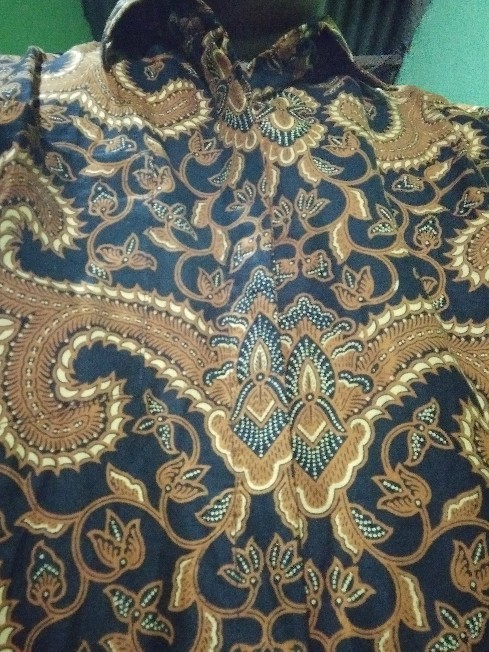Pripoen Batik Kbp341 - Kemeja Batik Pria Sogan Warna Coklat Motif Mahkota