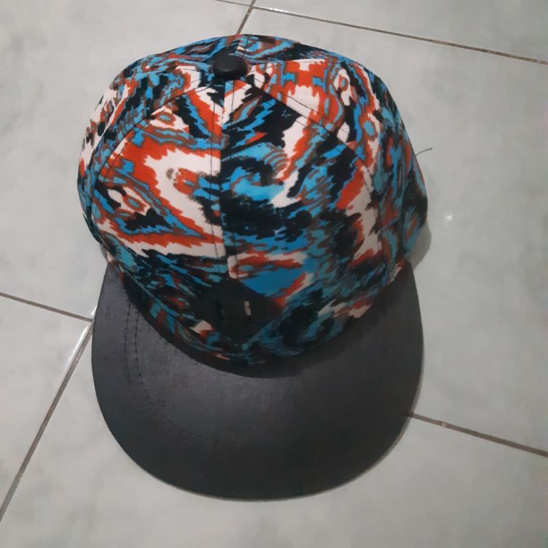 Topi Snapback logo Besi