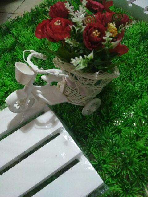 Ariani1318 Set Bunga Plastik Semanggi Dengan Pot Plastik Putih Bulat