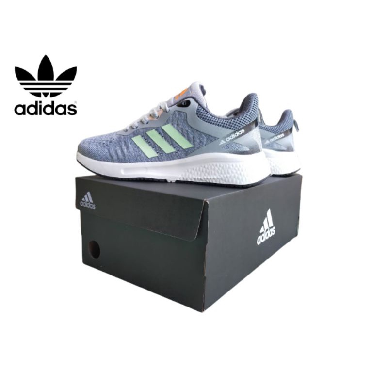 sepatu running Adidas wanita