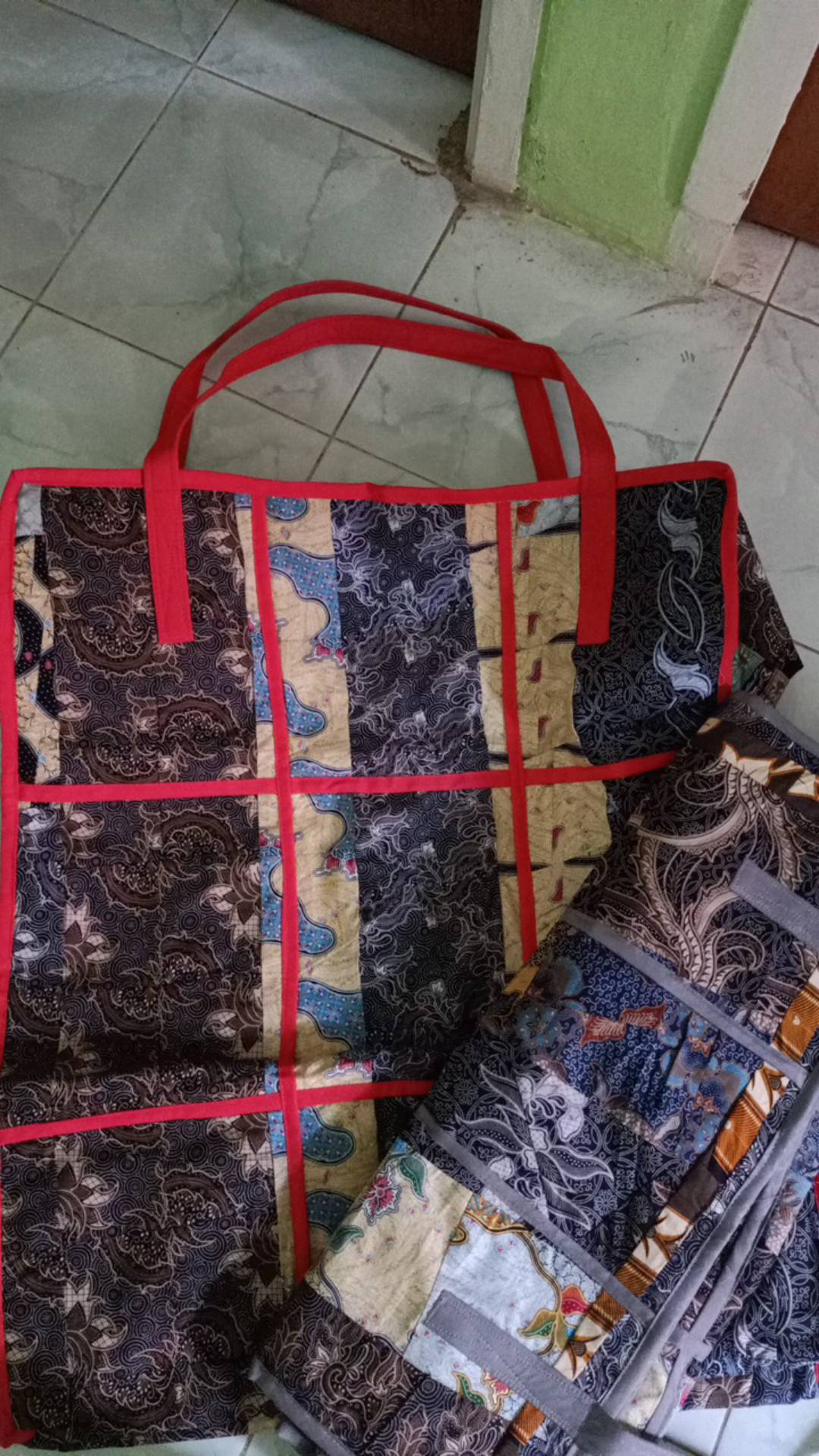 Tas Laundry Super Jumbo (pj 60 Tg 70 Lbar 40 Cm) - Batik Wanita - Kain Perca - Dari Kain Perca