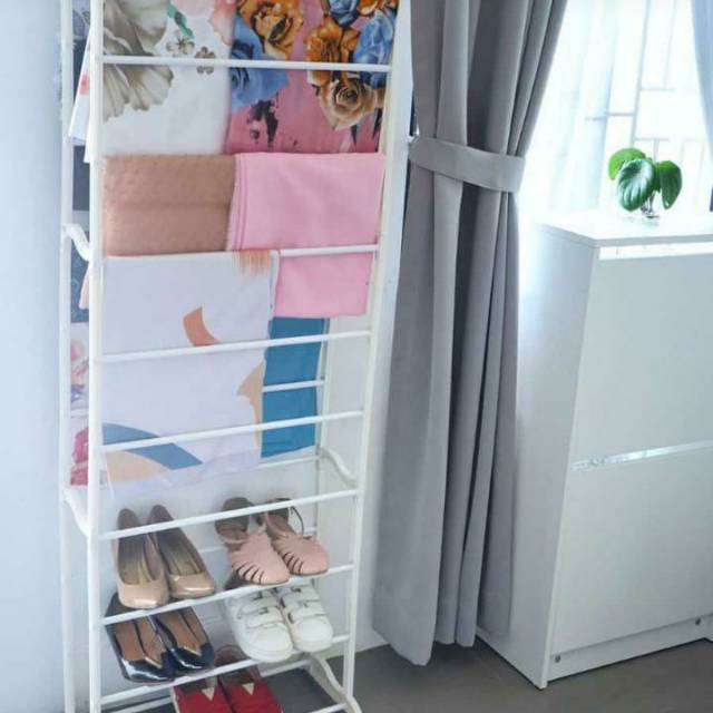 Rak kerudung dan rak sepatu