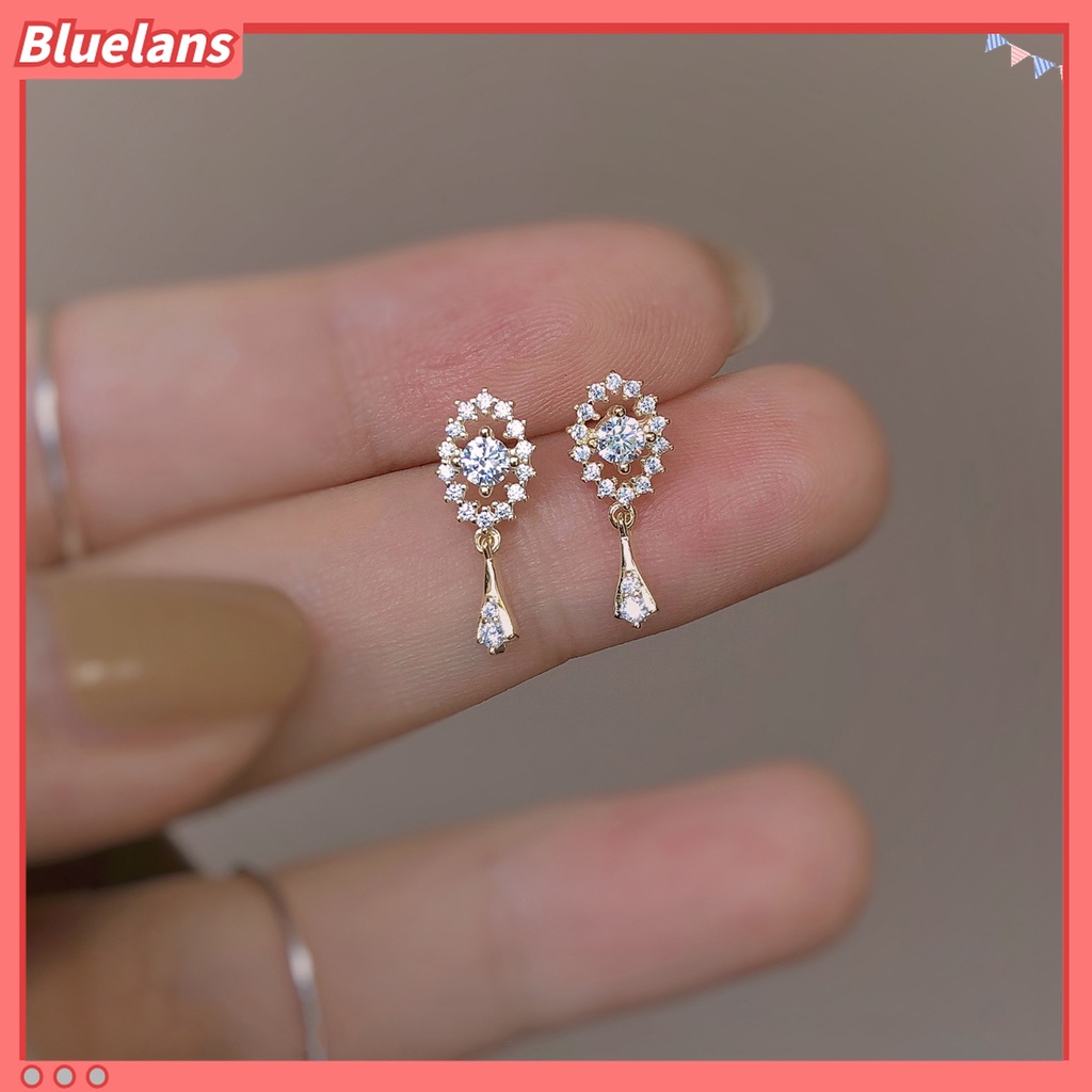 1 Pasang Anting Rumbai Menjuntai Model Hollow Out Gaya Vintage Untuk Wanita