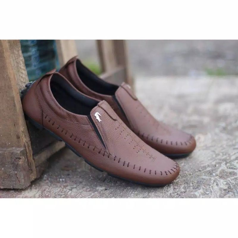 sepatu slip on pria