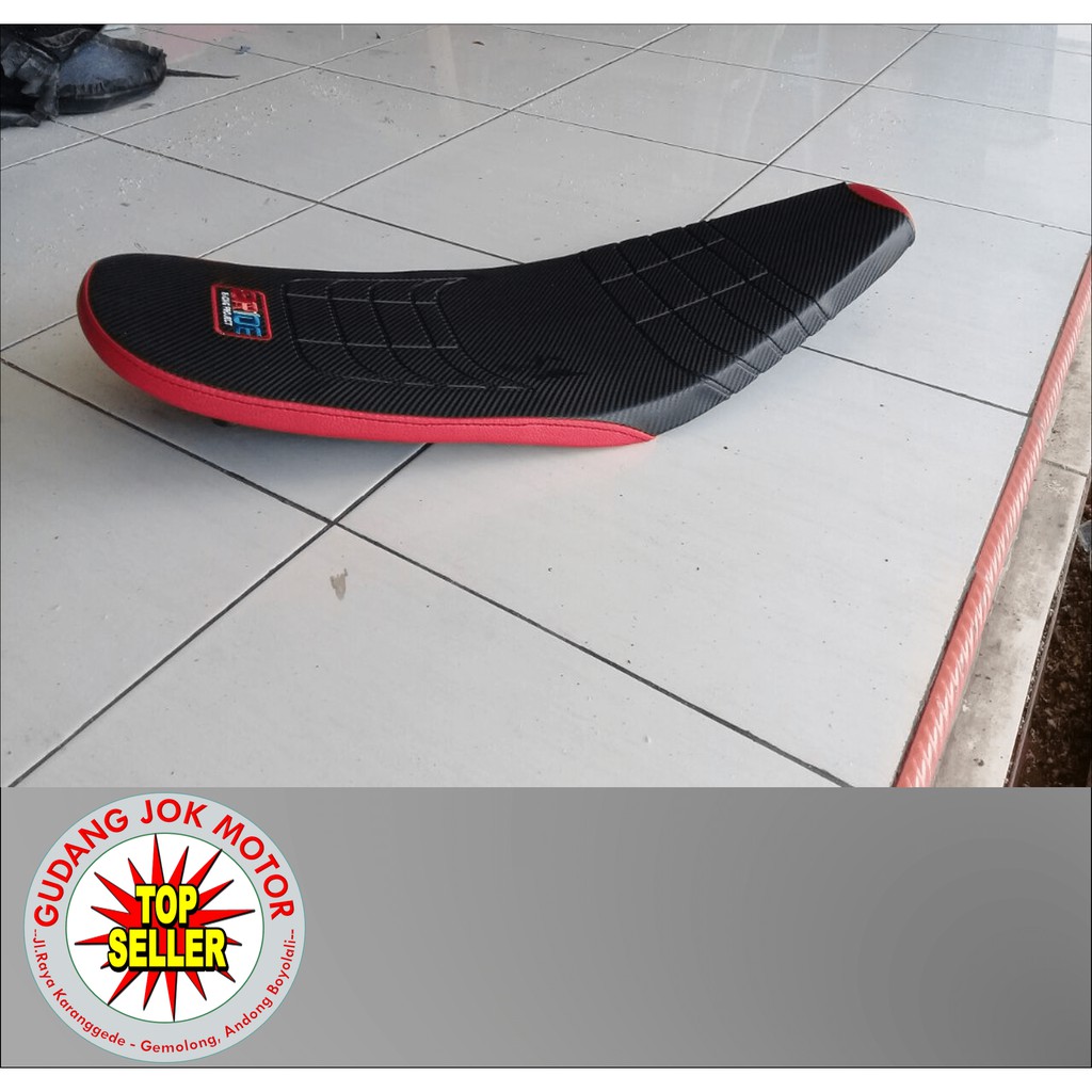Jok Motor SATRIA FU slim Bahan Carbon Variasi list Merah
