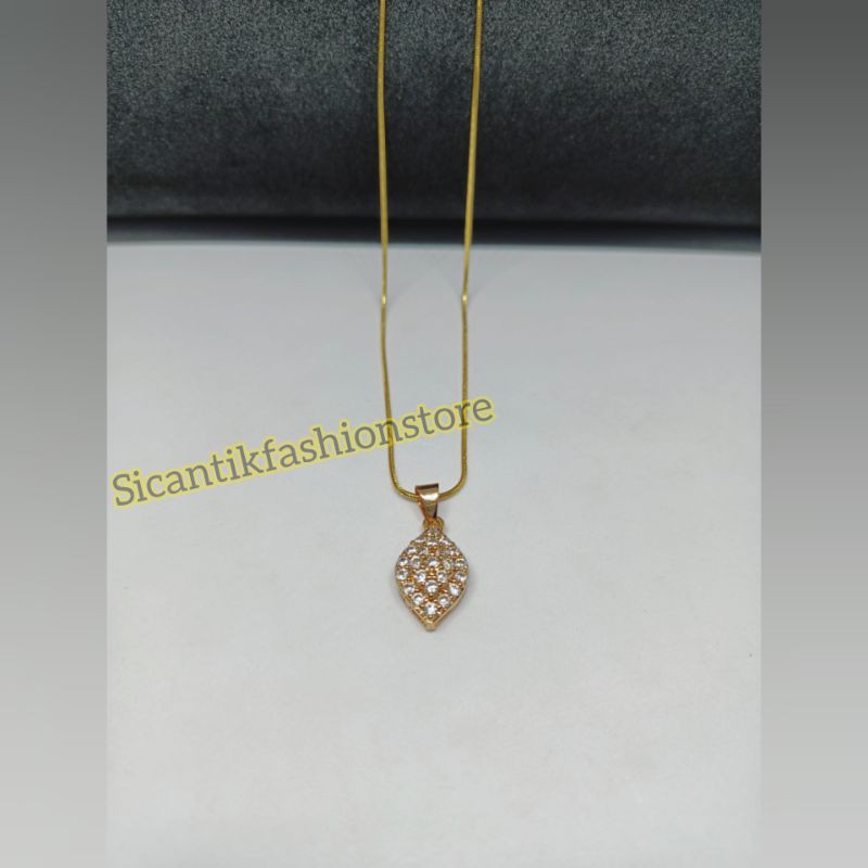 PROMO KALUNG TITANIUM PLUS LIONTIN PERTAMA SEGITIGA FASHION WANITA TERLARIS LAPIS EMAS MEWAH LIONTIN