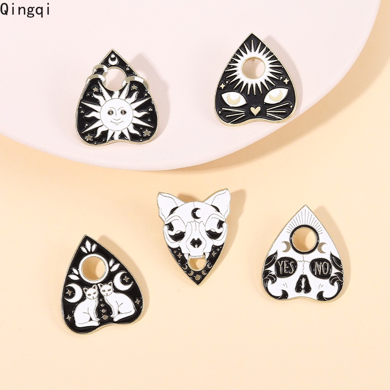 Bros Pin Enamel Bentuk Matahari Bulan Kucing Sekop Warna Hitam Gaya Punk Gothic Untuk Hadiah