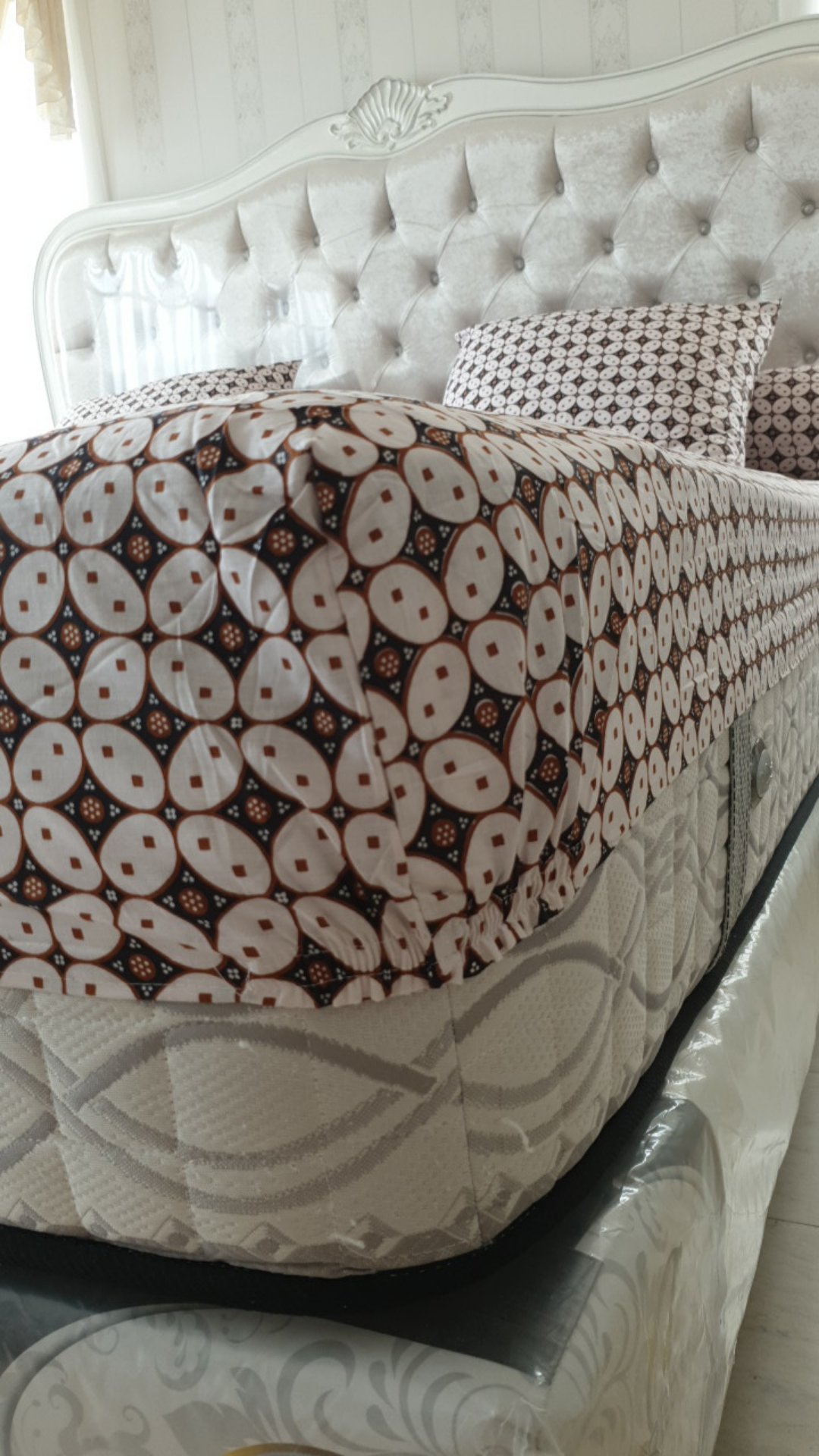 Sprei Batik Kawung Kecil Ukuran 180x200cm 4 Sarung Bantal 2 Sarung Guling