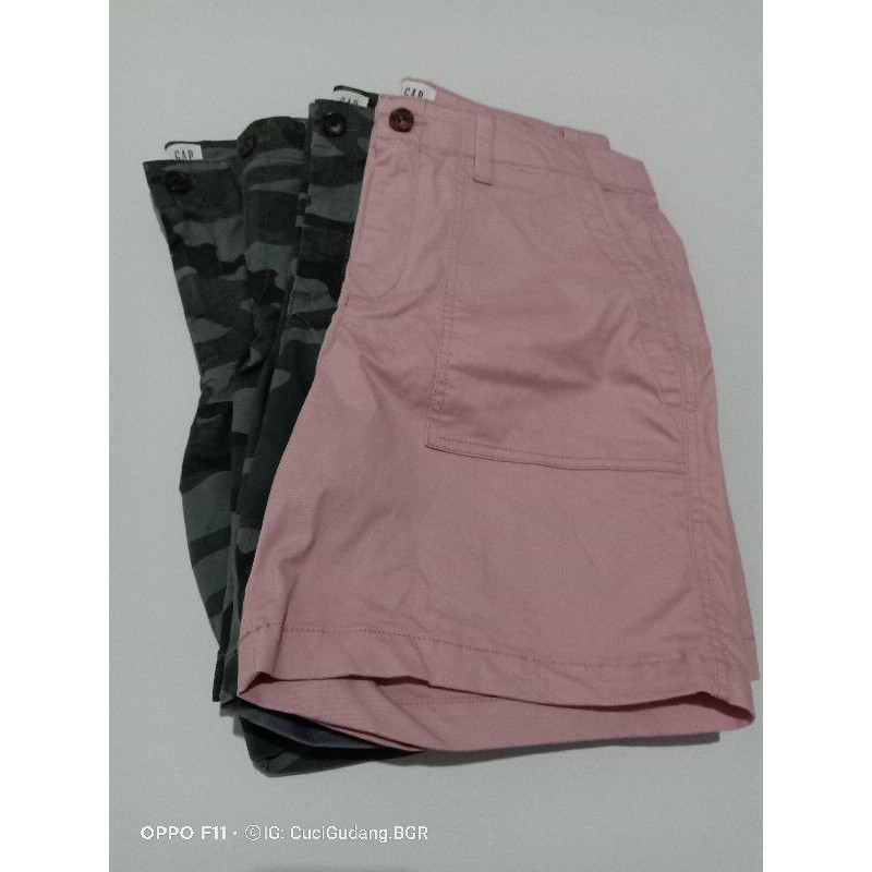 GAP Girlfriend Khaki Short Pants Celana Pendek Wanita