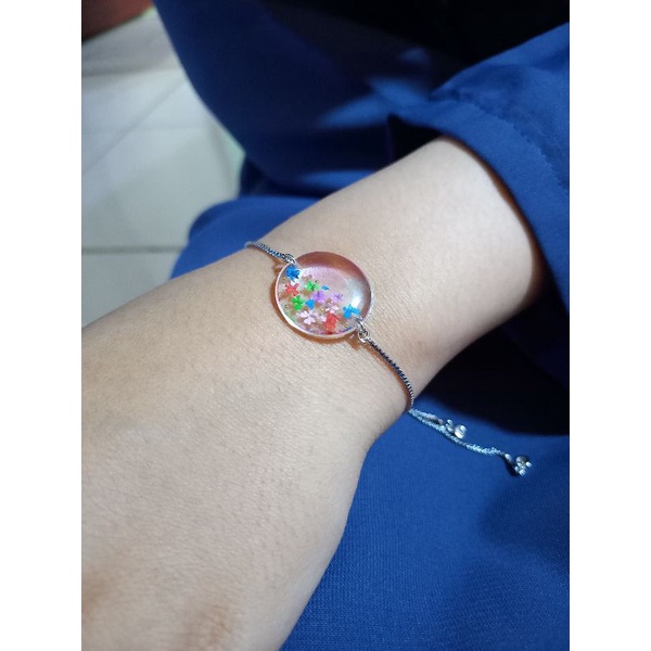 Gelang resin dengan bunga kering asliGelang Rantai Bahan Kuningan Dengan Cubic Zirconia Ukuran 1mm
P
