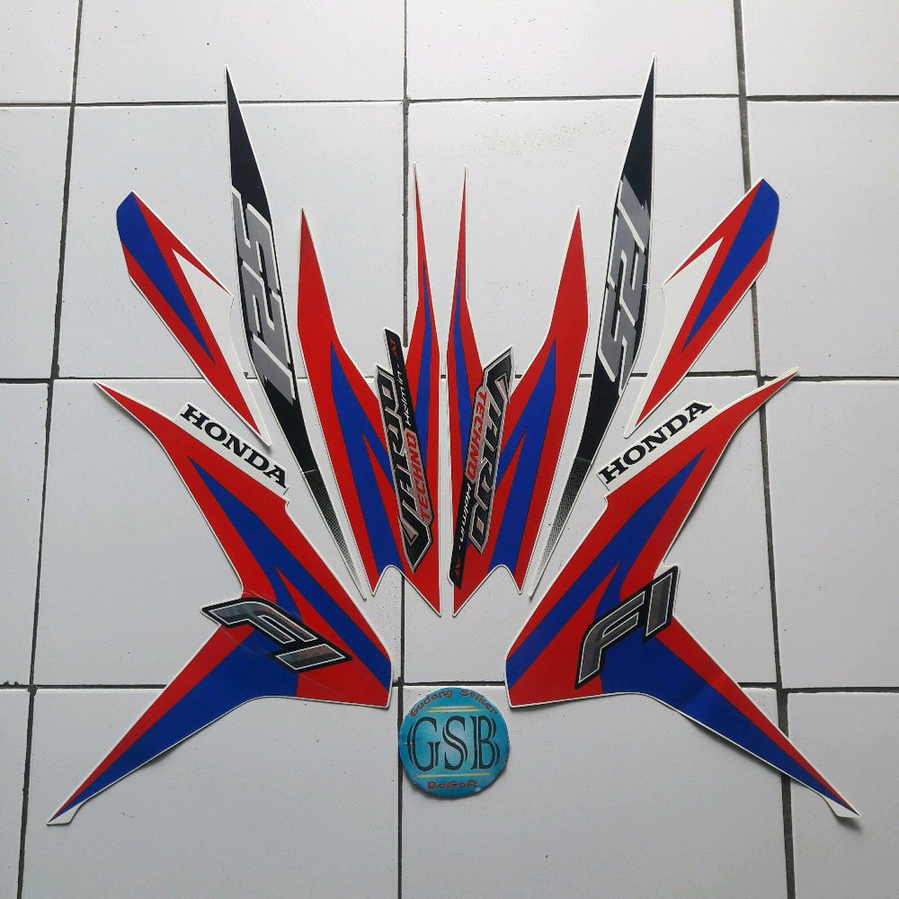 Variasi striping motor Vario Techno 125 Fi 2013 biru-merah