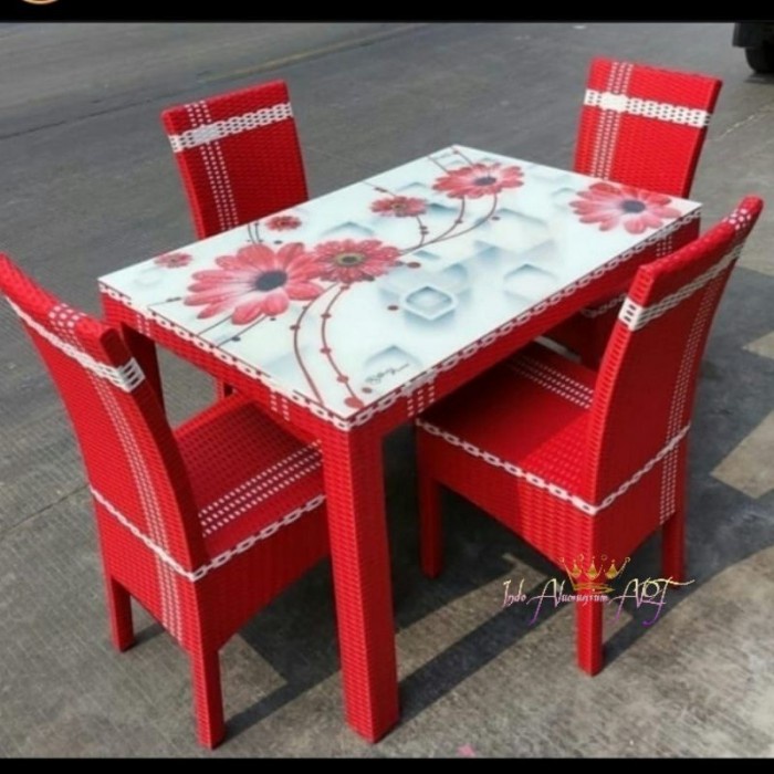 Meja Makan Kursi 4 Motif Bunga Bahan Rotan Sintetis