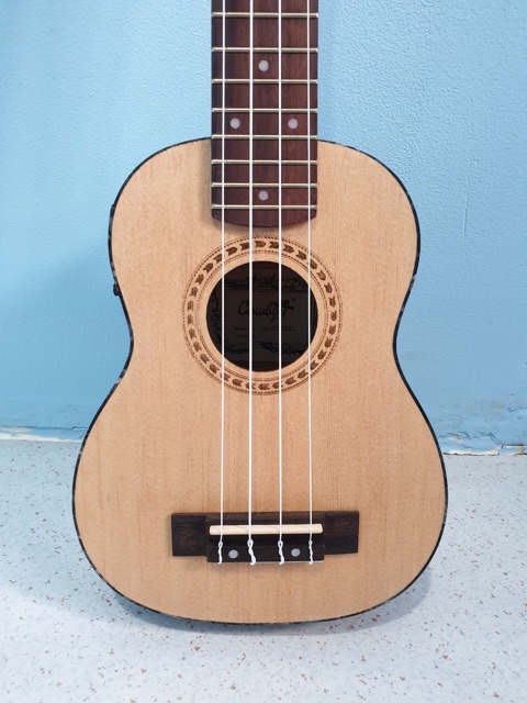 Ukulele Elektrik Soprano Cowboy Tipe Uk-21 RE NST Natural Brown EQ TUNER Murah Jakarta