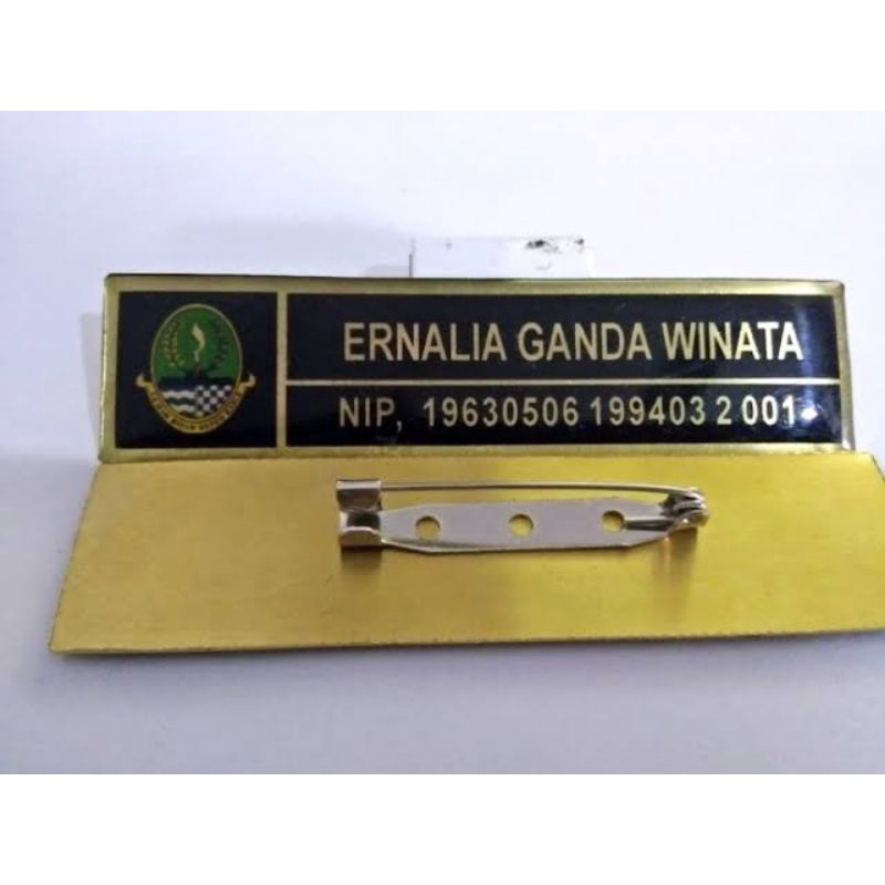 

Name tag/Nama dada Kuningan peniti
