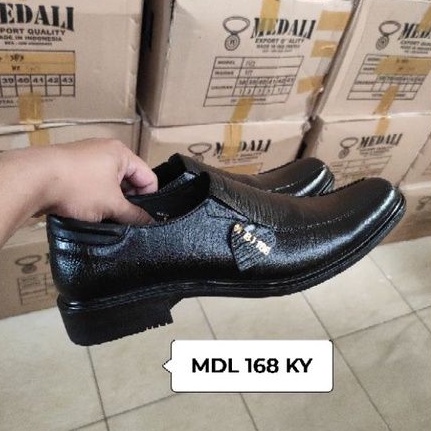 Sepatu pantofel kulit pria kantor,,sepatu kerja formal tampil lebih keren