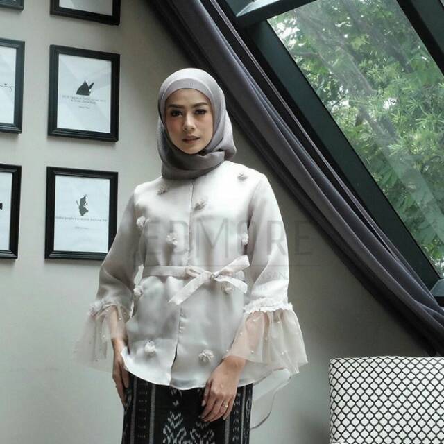 LEIZA BLOUSE BY EDMORE