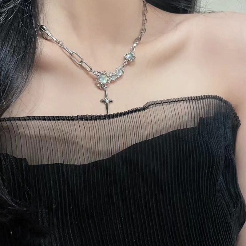 Kalung Rantai Klavikula Desain Salib Aksen Moonstone Untuk Aksesoris