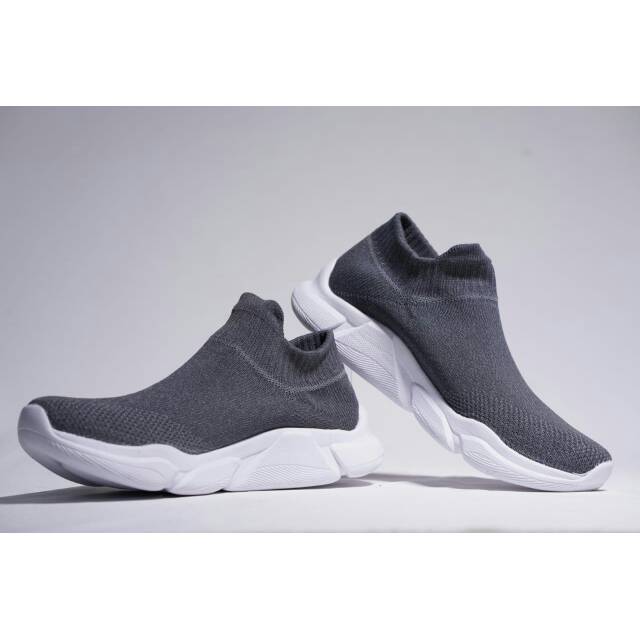 Sepatu sneakers Abu/Putih Ando The Rock