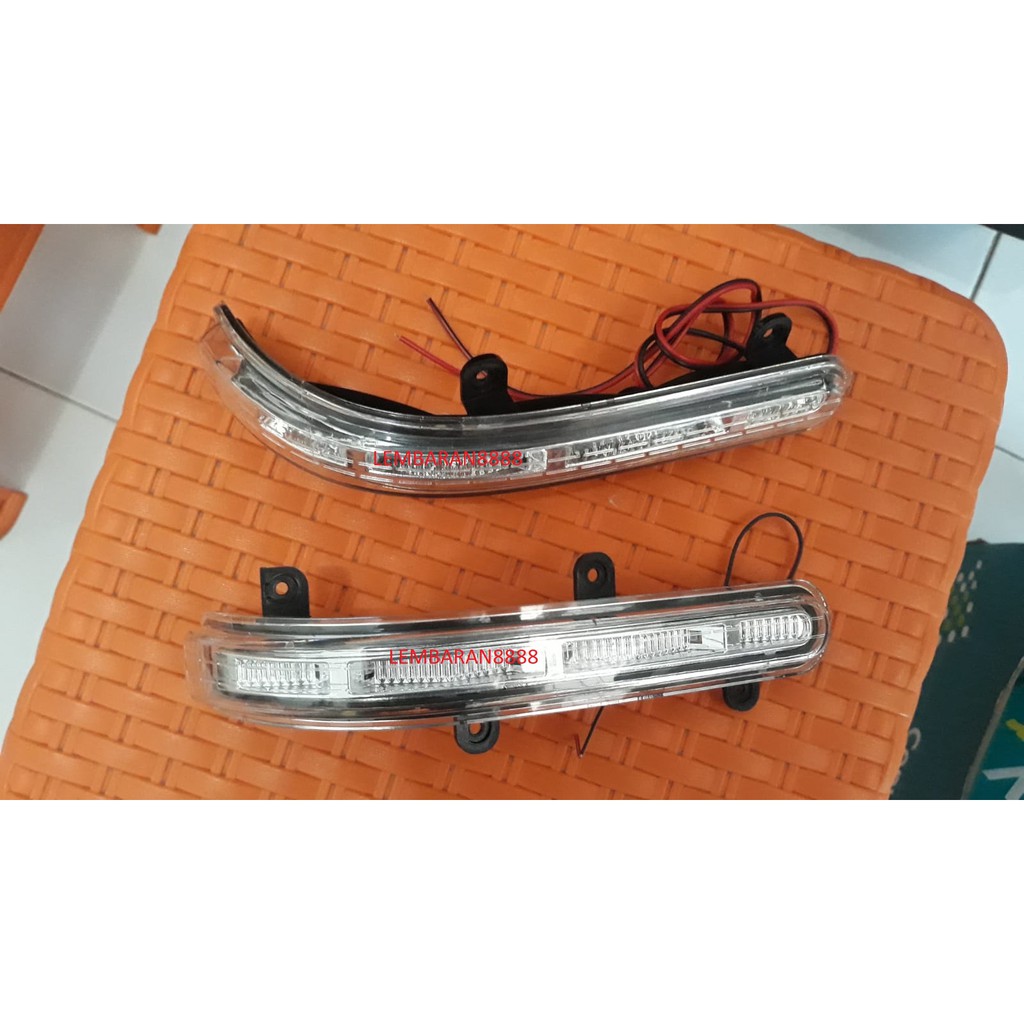 Lampu Sein Spion Avanza 2012 - 2018 / Innova 2012 - 2015