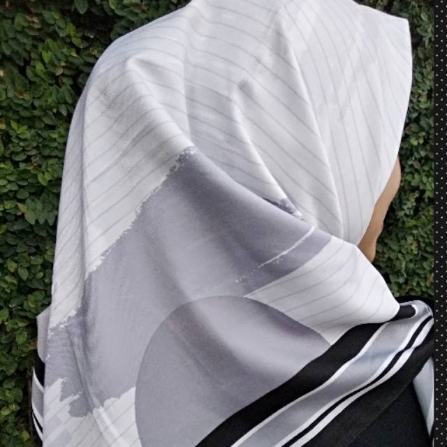 Hijab segiempat adabia