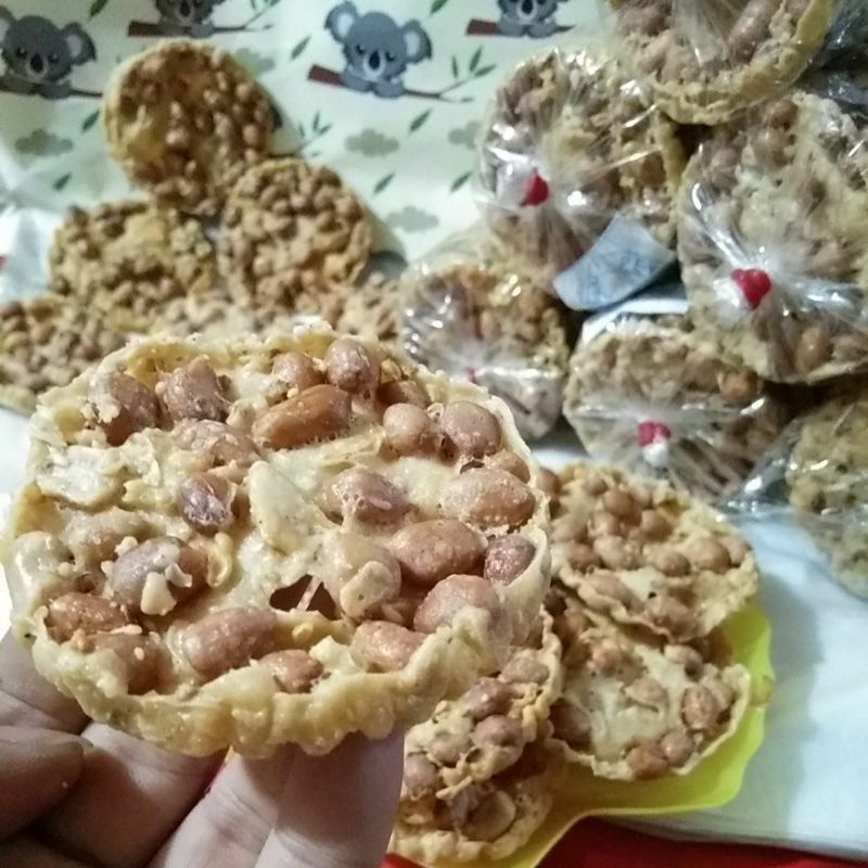 

peyek kacang tanah renyah gurih goreng setiap hari