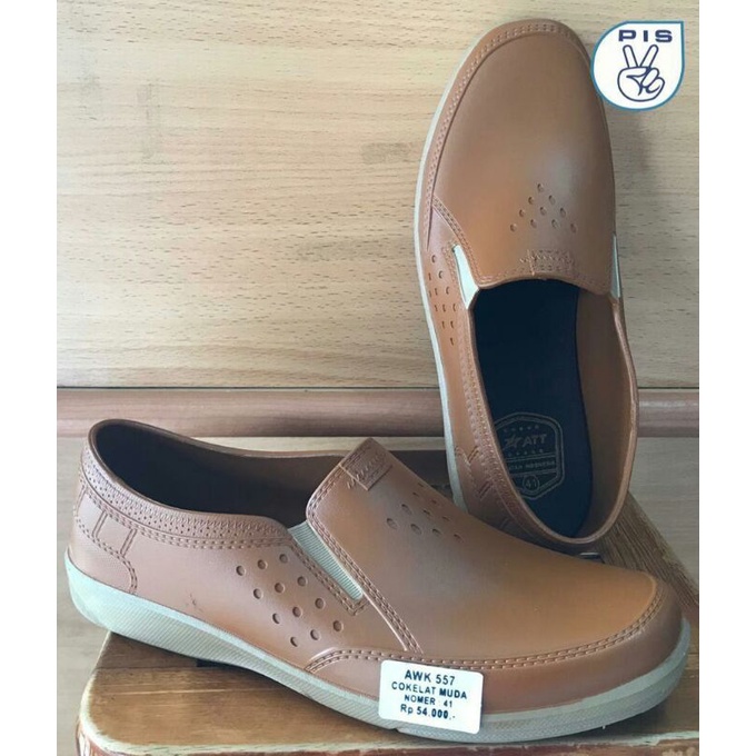 Sepatu karet pria / jelly sintetis / sepatu att/ slop karet