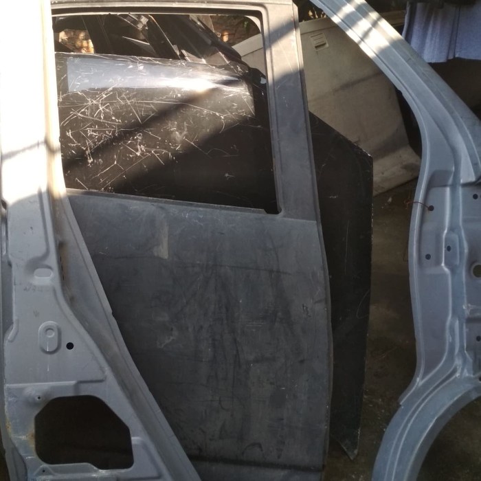 Bekas} Kusen pintu depan Grandmax Luxio Rh Diskon