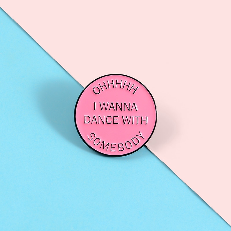 Bros pin Enamel Magnetik Bentuk Bulat Desain I wanna dance Warna Pink Untuk Hadiah