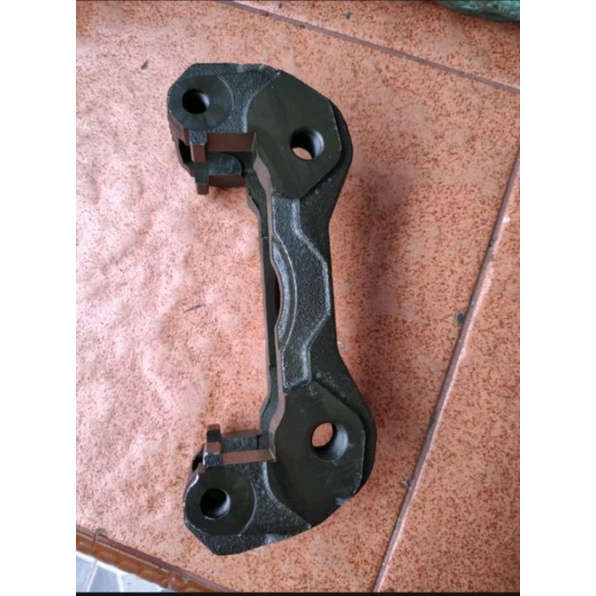 Bracket caliper rem cakram depan panther 1pc