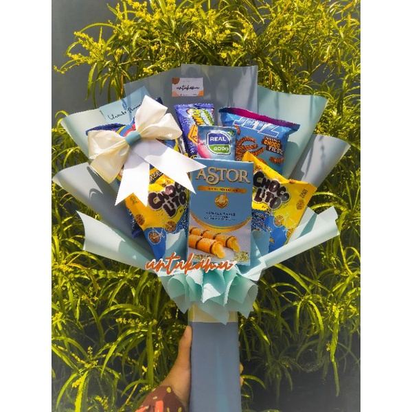 

Membiru Bouquet Snack Pontianak Kado Wisuda